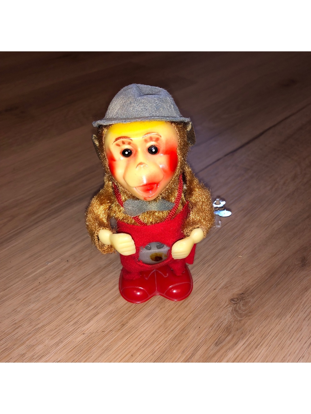 VINTAGE WIND UP DRUMMER MECHANICAL MONKEY TOY FAUX FUR PLUSH KEY W/ HAT